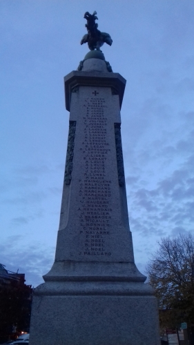 Janzé Monument aux Morts Hoisnard.jpg